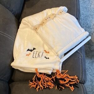 NWT Rae Dunn EEK HALLOWEEN SOFT PLUSH THROW BLANKET W/ BATS & TASSELS